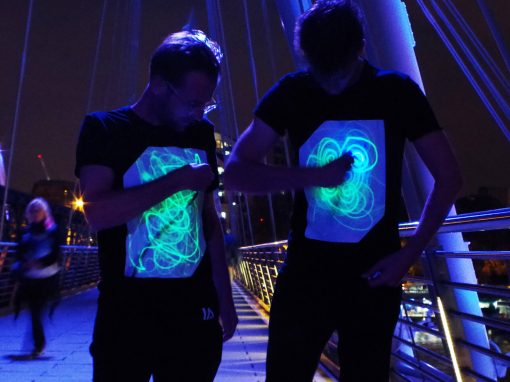 Interactive Glow T-Shirt - Nunet - Leuke dingen-2